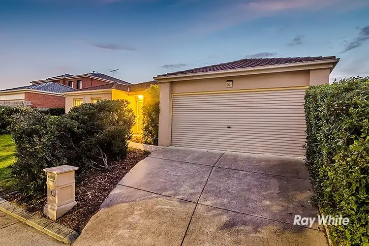 12 Peveril Crescent, Cranbourne North VIC 3977