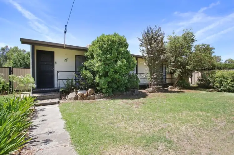 151 Hawkins Street, Howlong NSW 2643