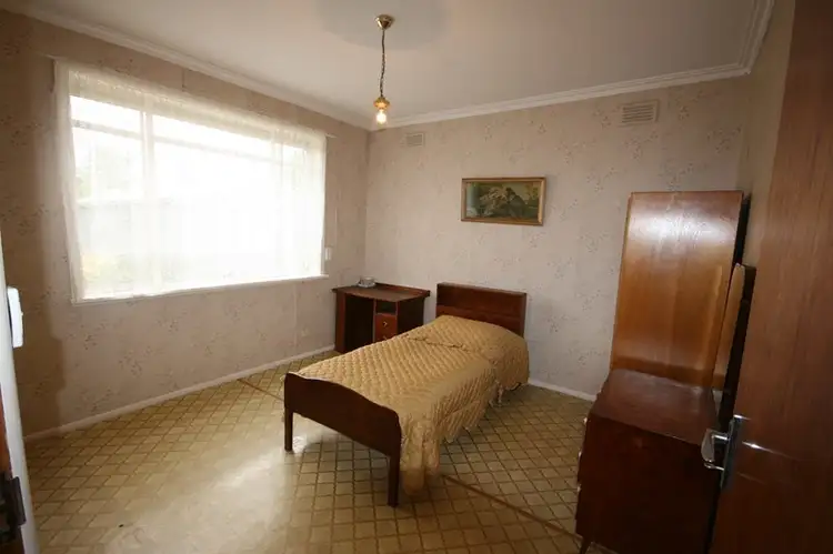 Sixth view of Homely house listing, 3 Ivanhoe Avenue, St Albans VIC 3021