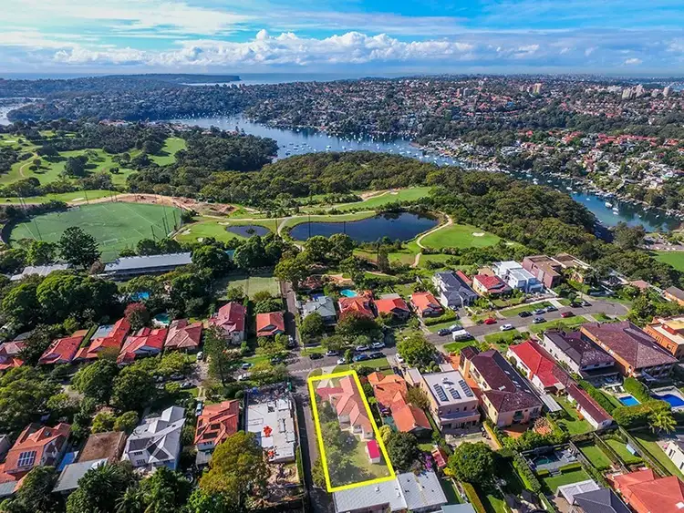 16 Woonona Road, Northbridge NSW 2063