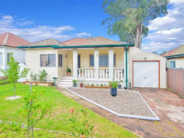31 Hoddle Avenue, Campbelltown NSW 2560