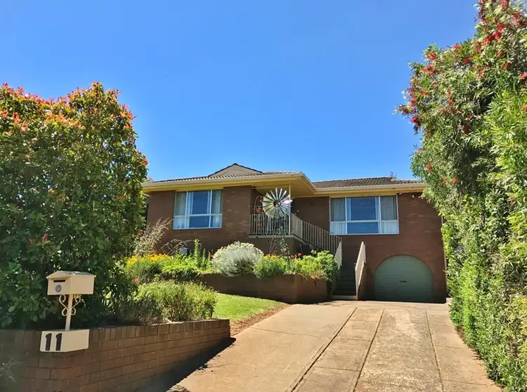 11 Keevil Drive, Young NSW 2594
