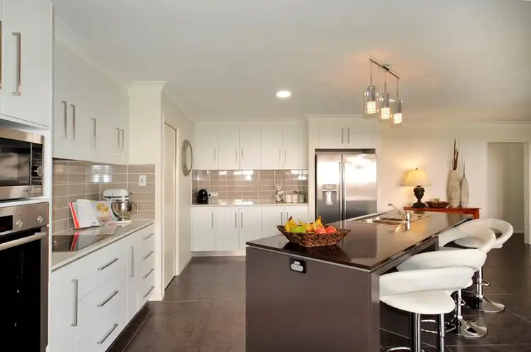 Second view of Homely house listing, 9 Schneider Court, Middle Ridge QLD 4350