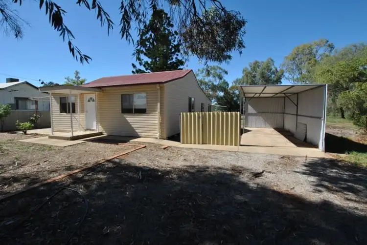 8 WATTLE Street, Hanwood NSW 2680