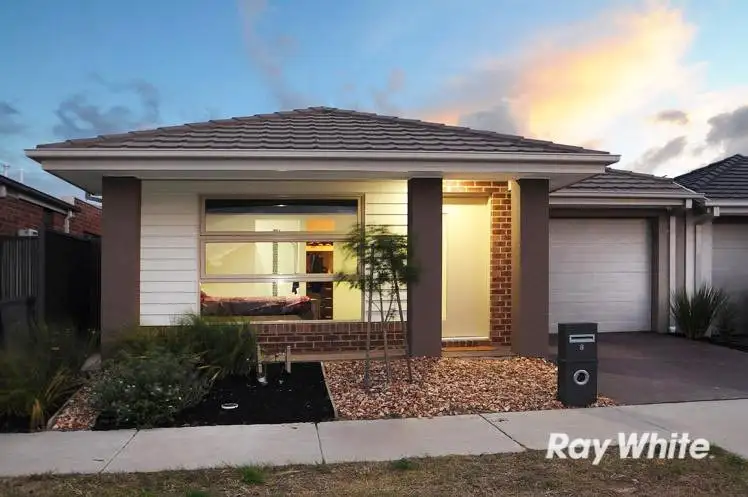 8 Hestia Avenue, Cranbourne West VIC 3977