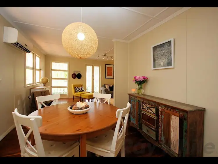 16 Hargreaves Street, Eastern Heights QLD 4305