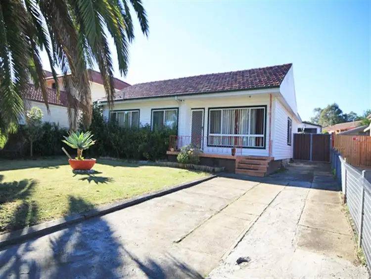 33 Hurlstone Avenue, Glenfield NSW 2167