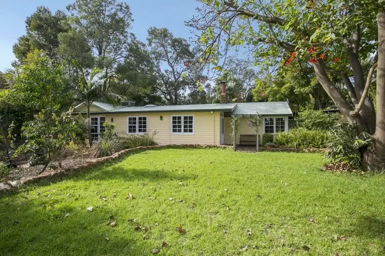 6 College Road, Gooseberry Hill WA 6076
