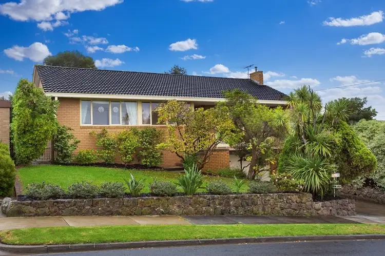19 Sevenoaks Avenue, Heidelberg VIC 3084