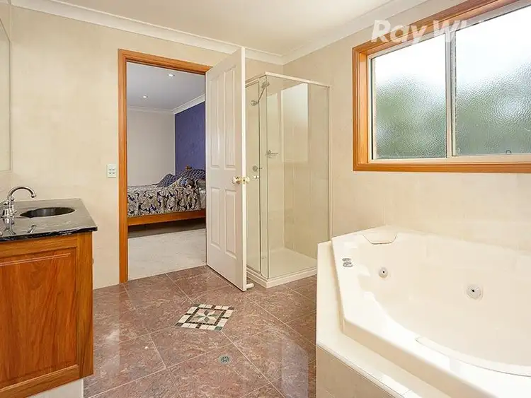 Fourth view of Homely house listing, 5 Grandeur Place, East Albury NSW 2640