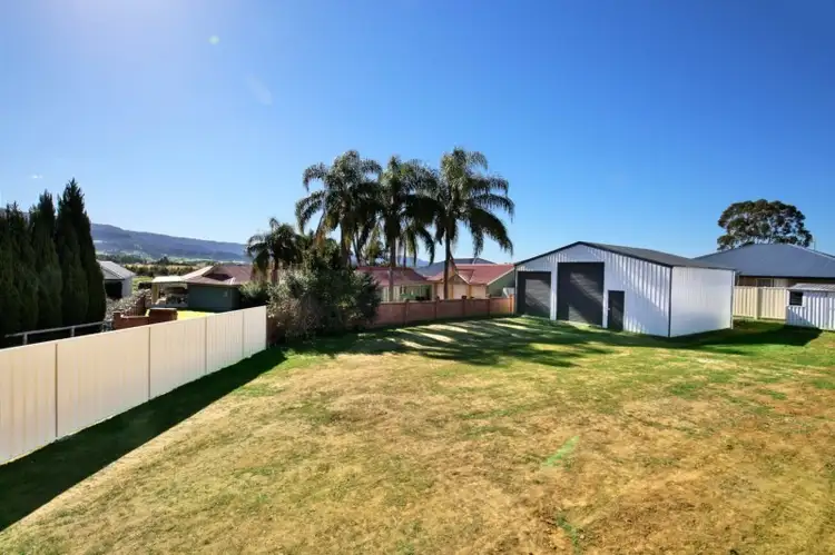 27 Edwards Avenue, Bomaderry NSW 2541