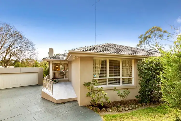 19 Bayley Grove, Doncaster VIC 3108
