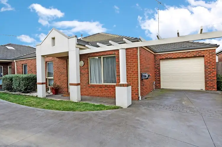 2/11 Cedarville Close, Highton VIC 3216