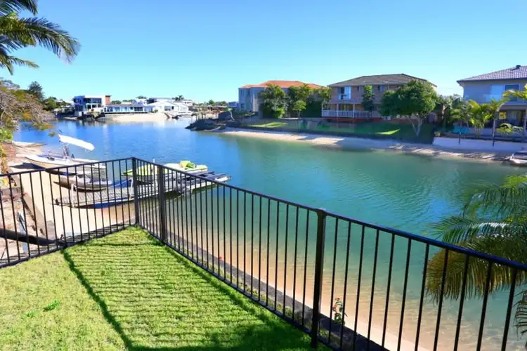 11 Cresta Court, Broadbeach Waters QLD 4218