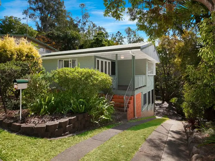 17 Blackstone Street, Indooroopilly QLD 4068