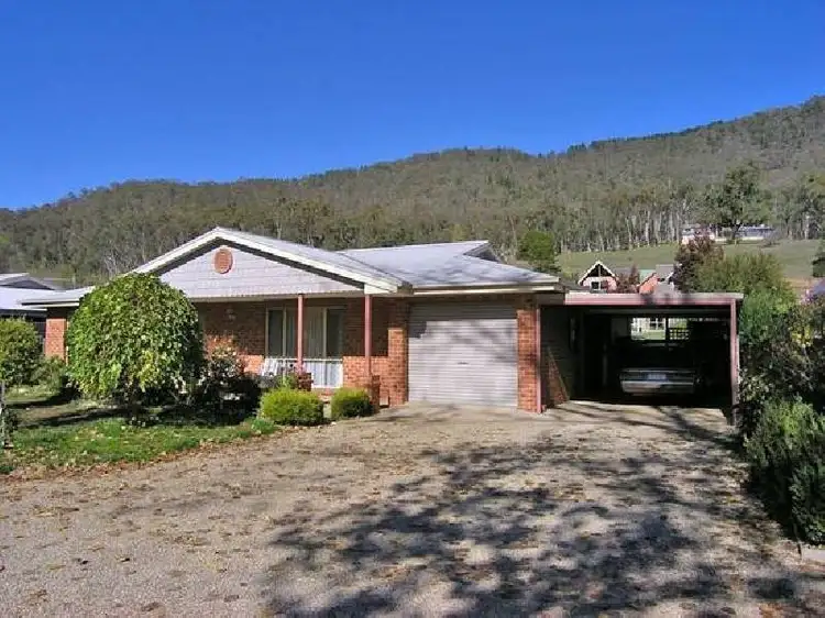 Main view of Homely unit listing, 28 Gavan Street, Bright VIC 3741