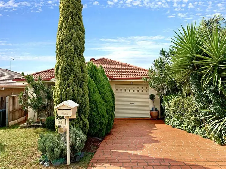 44 Norman Dunlop Crescent, Minto NSW 2566