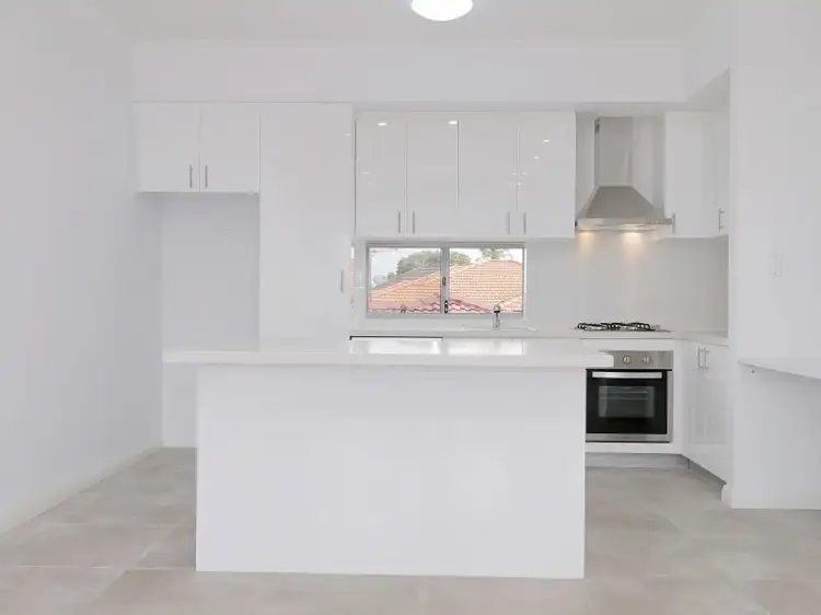 2/228 Surrey Road, Kewdale WA 6105