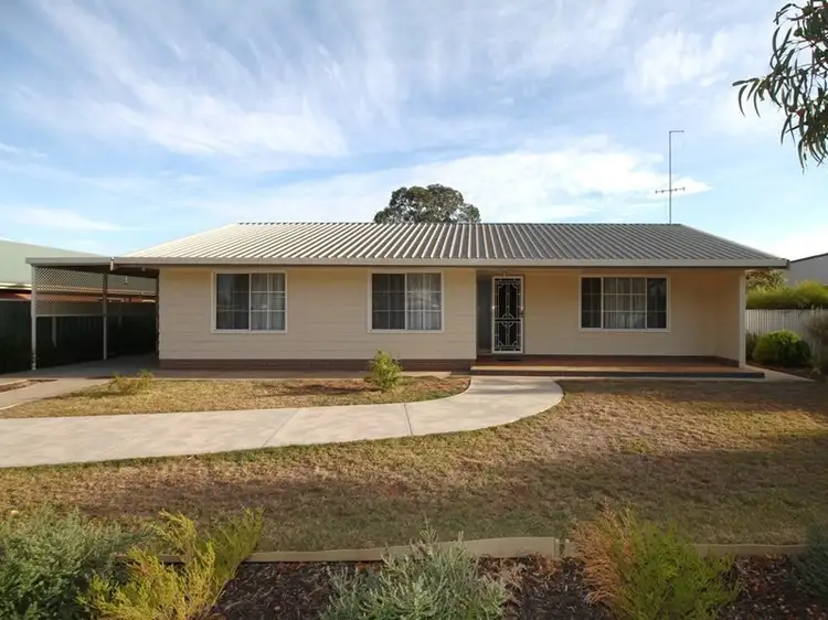 2 Wodonga Avenue, Loxton SA 5333