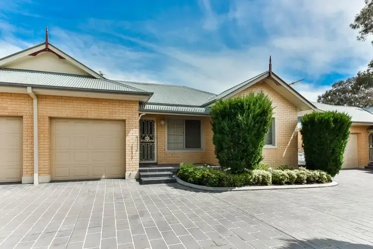 2/43 Cumberland Road, Ingleburn NSW 2565
