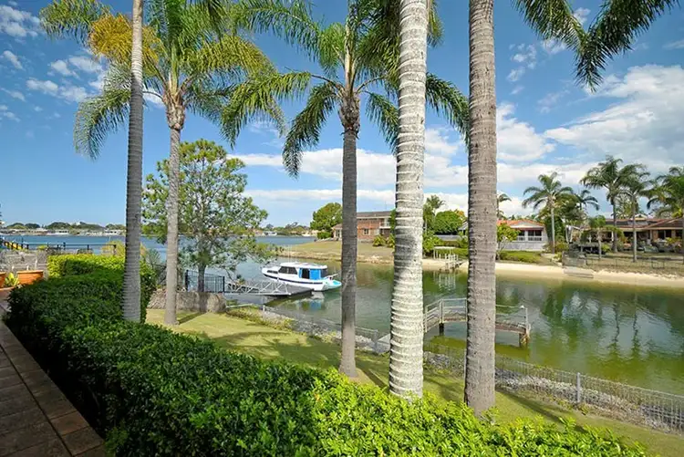 9 Pilot Court, Mermaid Waters QLD 4218