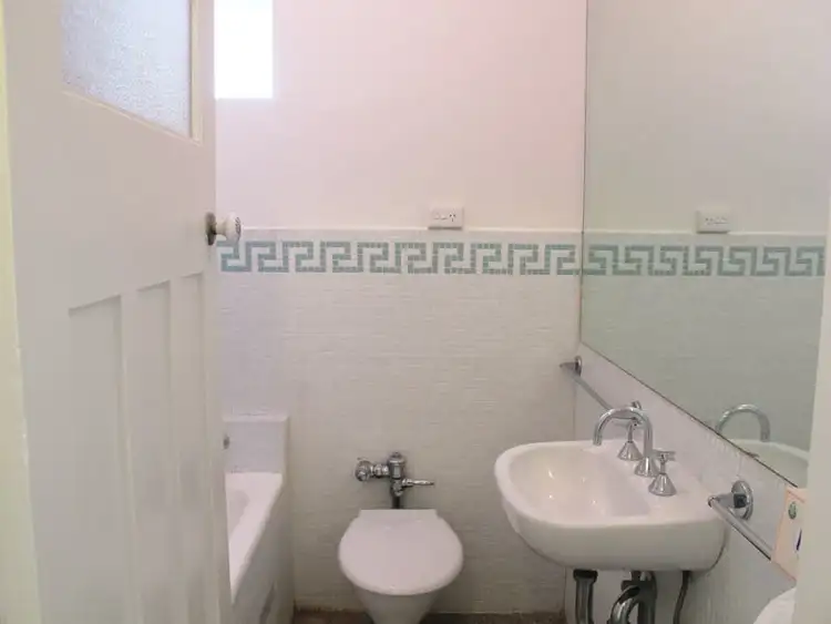Fourth view of Homely apartment listing, 52/2 Greenknowe Avenue, Elizabeth Bay NSW 2011