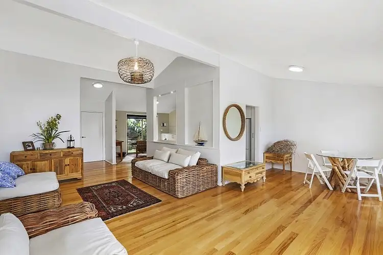 27 Sandstone Crescent, Tascott NSW 2250