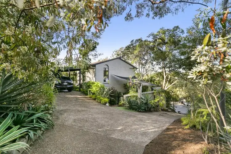 11 Stonehenge Street, Chapel Hill QLD 4069