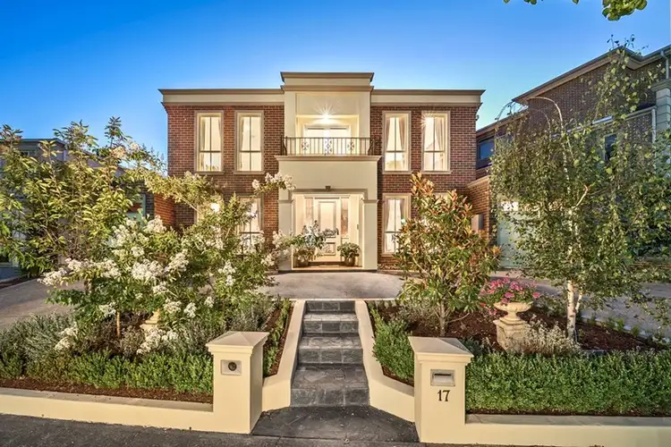17 Lachlan Grange, Bulleen VIC 3105