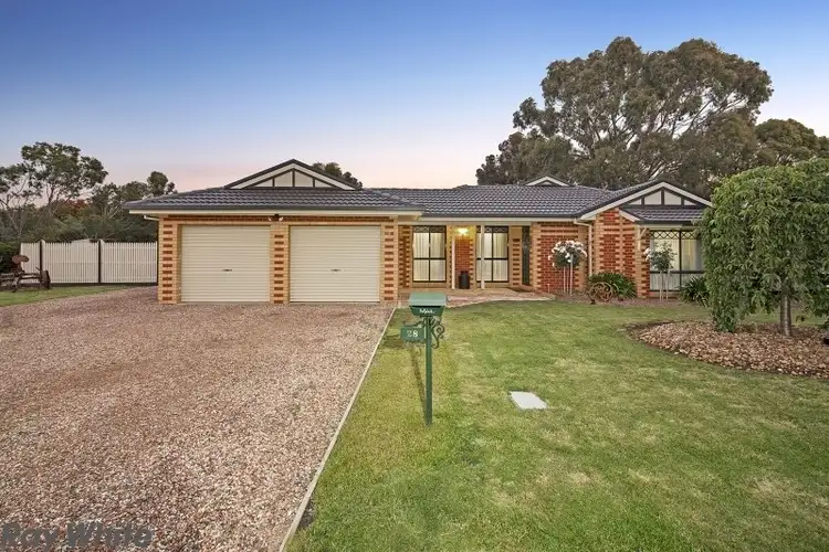 28 Ewing Drive, Romsey VIC 3434