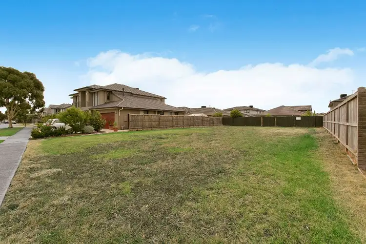 5 Deepwater Drive, Waterways VIC 3195