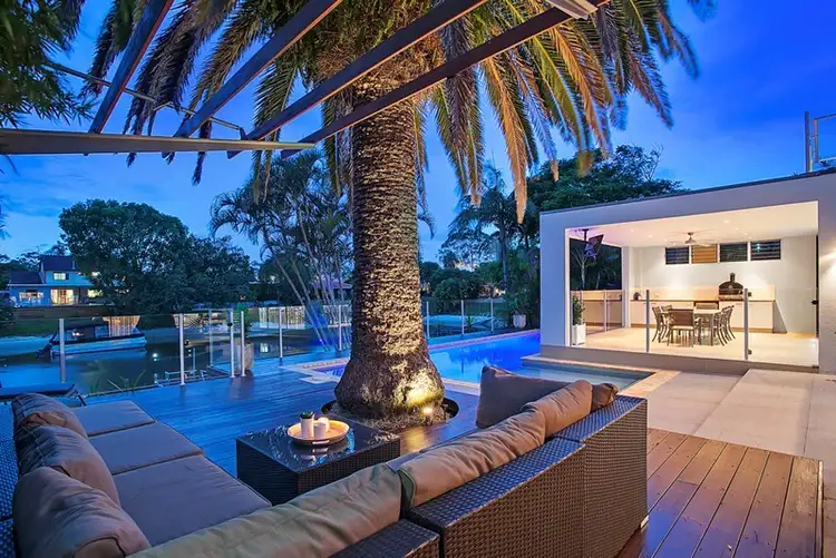 7 Coobowie Street, Broadbeach Waters QLD 4218