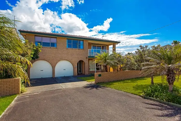 2 Pacific View Street, Forresters Beach NSW 2260