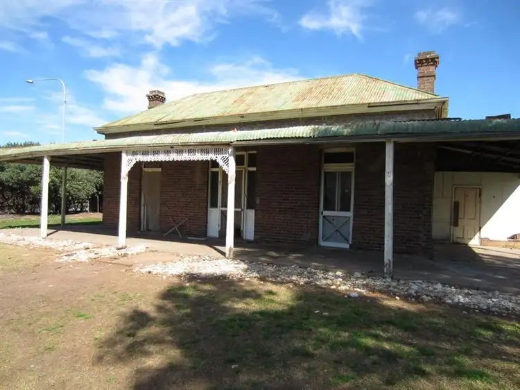 162 Camp Street, Temora NSW 2666