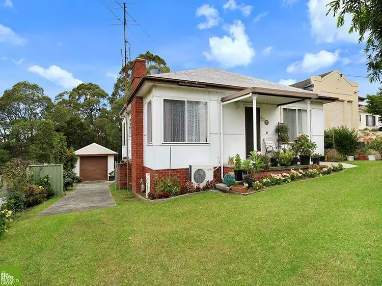 21 Staff Road, Unanderra NSW 2526