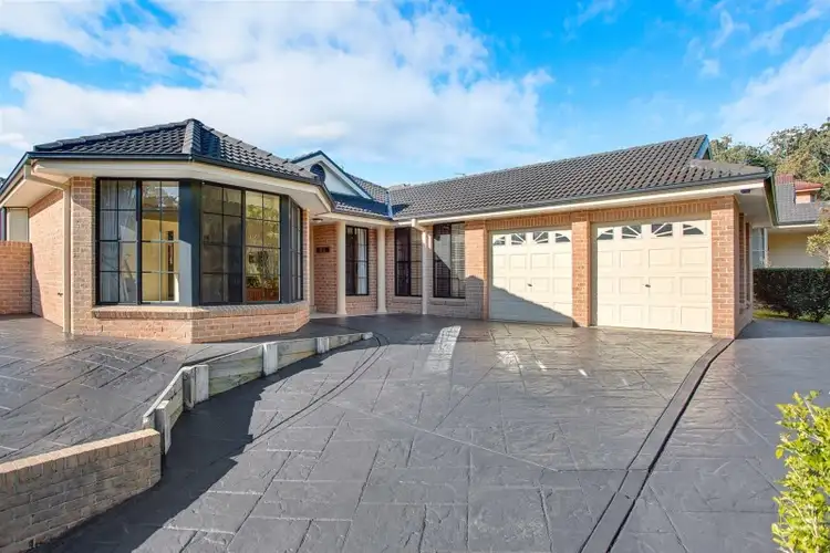 3 Bellbower Close, Green Point NSW 2251
