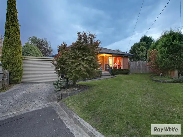 4 DERWENT Close, Croydon Hills VIC 3136