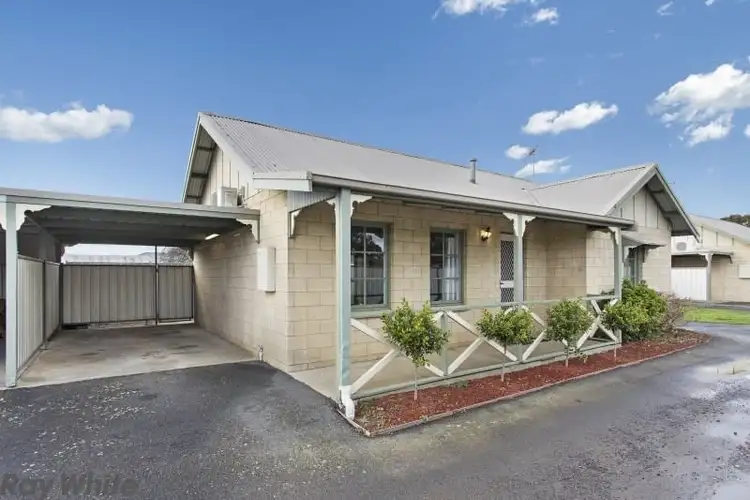 2/23 Stawell Street, Romsey VIC 3434