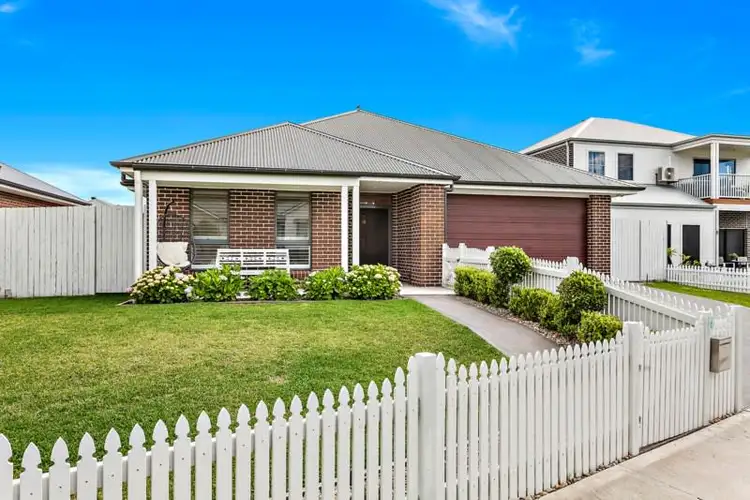 6 Milton Street, Albion Park NSW 2527