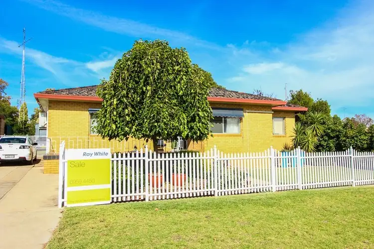 6 Riverine Street, Narrandera NSW 2700