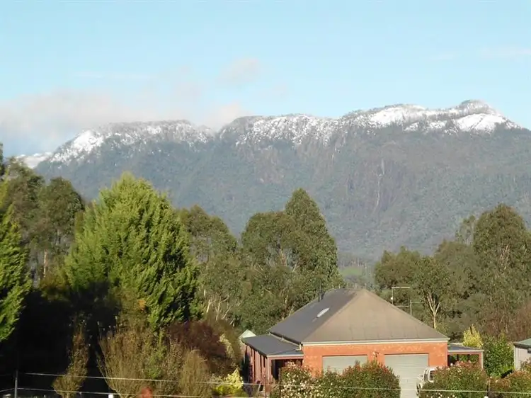 167 One Mile Creek, Porepunkah VIC 3740