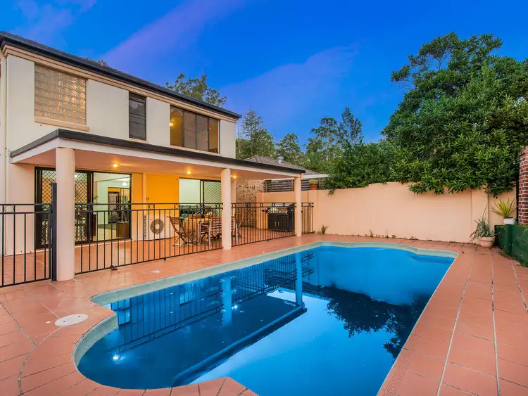 6 Estate Place, Holland Park West QLD 4121