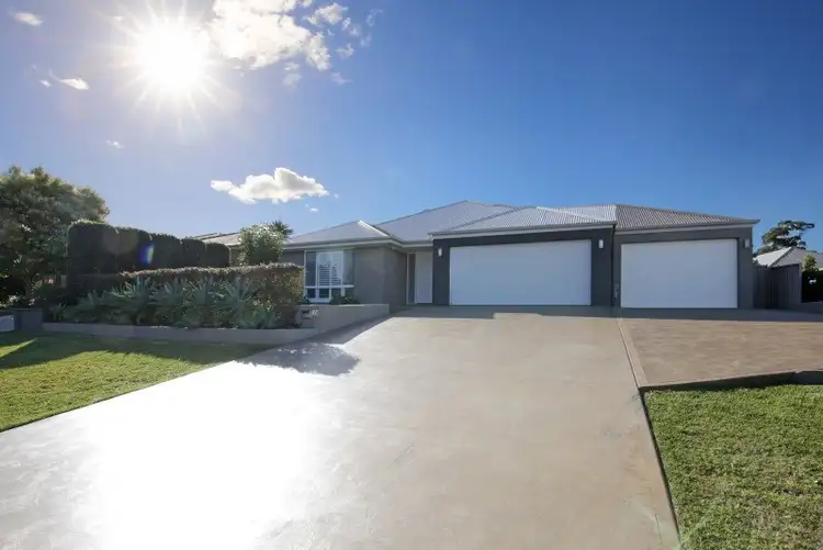 60 Emerald Drive, Meroo Meadow NSW 2540