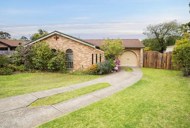 33 Eileen Street, Picnic Point NSW 2213