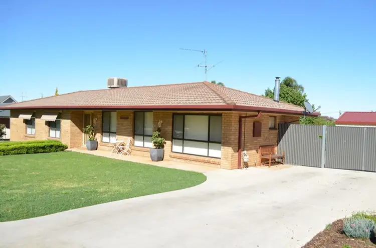 9 Wellingham Place, Temora NSW 2666