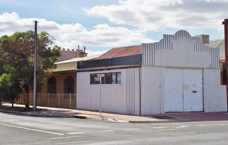 Second view of Homely house listing, 118 Renmark Avenue, Renmark SA 5341