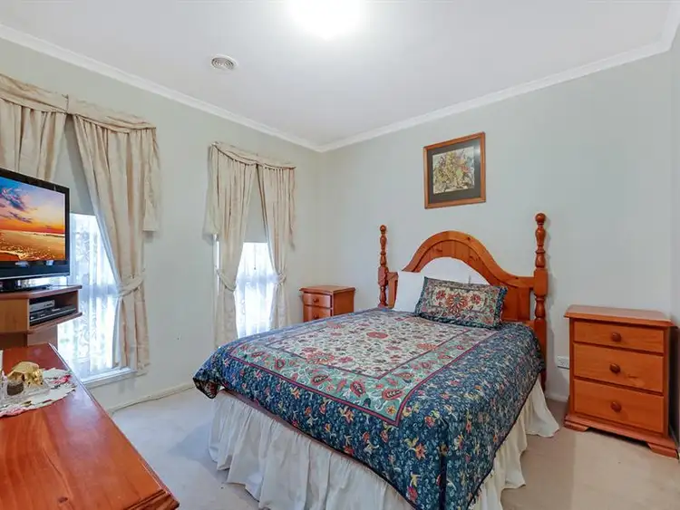 Fifth view of Homely house listing, 16 Erindale Place, Craigieburn VIC 3064