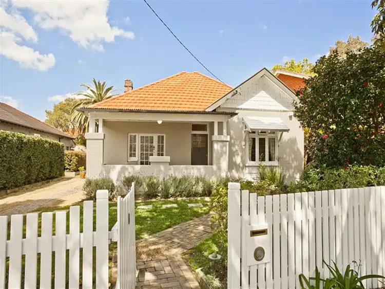 8 Edinburgh Road (Quiet End), Willoughby NSW 2068