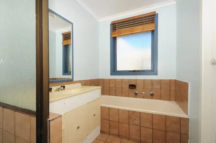 Seventh view of Homely house listing, 2 Kildare Court, Frankston VIC 3199