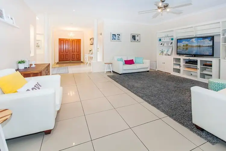 285 Lakeside Avenue, Springfield Lakes QLD 4300